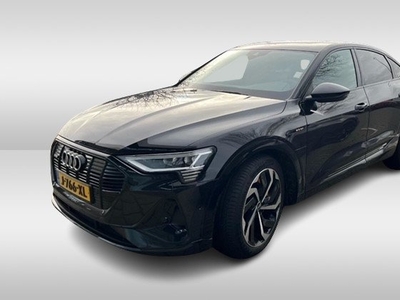 Audi e-tron Sportback 55 quattro S edition 95 kWh / Trekhaak / Panoramadak / Camera / Luchtvering / B&O / Leder / 21'' / Navigatie / Stoelverwarming