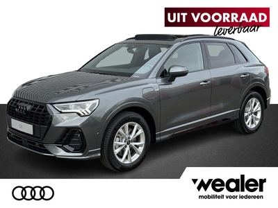 Audi Q3 S Edition 45 TFSI e 180 kW / 245 pk SUV S-tronic | Audi Virtual cockpit | Audi Sound system | Optiekpakket zwart plus | Panorama schuif/kantel dak | Parkeerassistent + camera | Comfortsleutel | Leder | Stoelverwarming voorin | Keyless | Lichtpakke