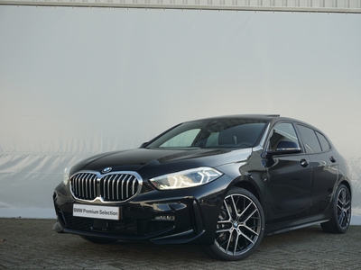 BMW 1-SERIE 5-deurs 118i M Sportpakket 19'' / Panoramadak / Hifi System / Verwarmde stoelen