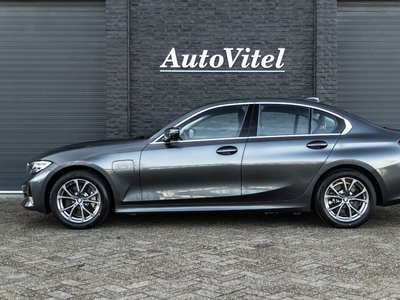 BMW 3-serie 330e Luxury Line, Live Cockpit Pro, Parking Plus, Camera, Leder