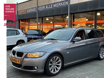 BMW 3 Serie Touring BWJ 2011 / 320i 170PK Luxury Line / Leer / Sportstoelen / Xenon / Navi / PDC /