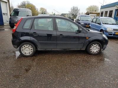 Ford Fiesta 1.25-16V Core, voorschade ,auto rijdt wel /sloop