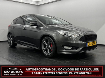 Ford Focus 1.5 Titanium Navi, Parkeer sensoren, Schuifdak, Clima 150pk