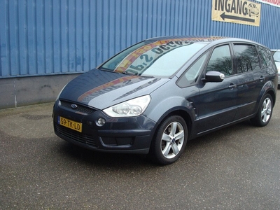 Ford S-Max 2.0-16V - 7 persoons - APK tot 14-10-2024 - Cruise control - 4 Electrische ramen - Centrale deurvergrendeling op beide sleutels - LM velgen - Metalic lak - Afneembare trekhaak - Handels prijs, zo mee