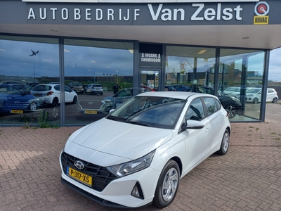 HYUNDAI I20 1.2 MPI i-Motion Dealer demo auto!!, Airco, Multimedia systeem, S.O.S systeem, bluetooth telefoonverbinding, Cruise control, Rijbaan begeleiding met correctie, Start stop systeem, Bandendruksensoren, Elektrische ramen en spiegels, Dimlichten automatisc...