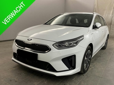 Kia Ceed Sportswagon 1.6 GDI PHEV DynamicPlusLine | Elektr. Stoelen, Dodehoek detectie, Xenon, Keyless, Parkeersensoren + Camera, Stoel- en Stuurverwarming, 16 inch, zeer mooi!