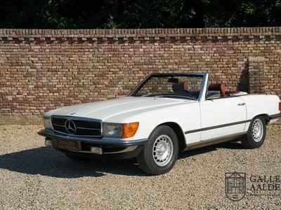 Mercedes-Benz 300-serie 380 SL German delivered car, only 41.000 kilometres, stunning colour combination