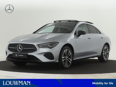 Mercedes-Benz CLA-Klasse 250 e Star Edition | Nightpakket | Panoramaschuifdak | USB pakket plus | Parkeerpakket met achteruitrijcamera | Dodehoekassistent | KEYLESS GO-comfortpakket | Sfeerverlichting | Draadloos oplaadsysteem voor smartphone |