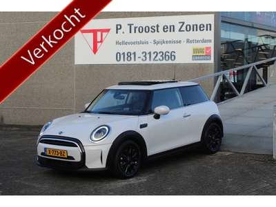 MINI MINI Cooper 1.5 Automaat Panoramadak/Lage kmstand/Navigatie/Keyless/Lederen bekleding/Apple carplay/Climate control/Sfeerverlichting/Stoelverwarming/Achteruitrijcamera/DAB+/Cruise control/Head-up display/Bluetooth