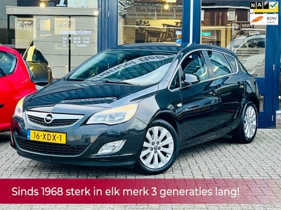 OPEL ASTRA 1.4 Turbo Anniversary Edition 120PK! Navi l Cruise l PDC l Trekhaak l Chrome! 2e eigenaar l Dealer OH! Topstaat NL NAP!