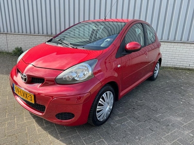 Toyota Aygo 1.0-12V Aspiration Red Nap*Airco*Laag km stand*Half ledere bekleding*