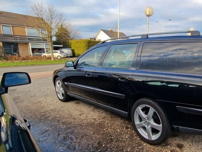 Volvo V70 2.4 D5 Geartronic Comfort Line €1899,- afgeleverd met nieuwe apk