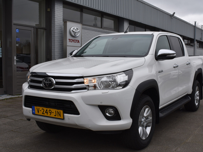 TOYOTA HI-LUX HiLux 2.4 D-4D-F Double Cab Professional Automaat Trekhaak Parkeercamera Parkeersensoren Navigatie