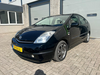 Toyota Prius 1.5 VVT-i Business Edition *NAVI/ECC*