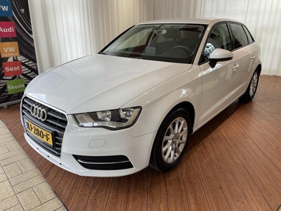 Audi A3 Sportback 1.4 TFSI Attraction nieuw model, navigatie, bluetooth, lichtmetalen wielen, cruisecontrol, stoelverwarming, privacyglas, parcdistance control enz.enz.