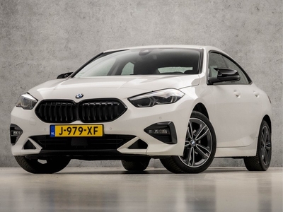 BMW 2 Serie Gran Coupé 218i Sport Automaat (APPLE CARPLAY, GROOT NAVI, SFEERVERLICHTING, DIGITAL COCKPIT, SPORTSTOELEN, LEDER, PARKEERSENSOREN, LED KOPLAMPEN, DAB+, CRUISE, NIEUWSTAAT)