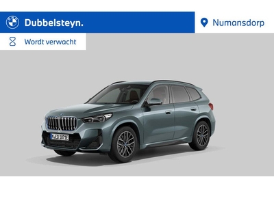 BMW iX1 xDrive30 | M-Sport | Trekhaak | 360 cam | Head up | Getint glas | Elek. stoelverst. + actief | Stuur + stoelverw.