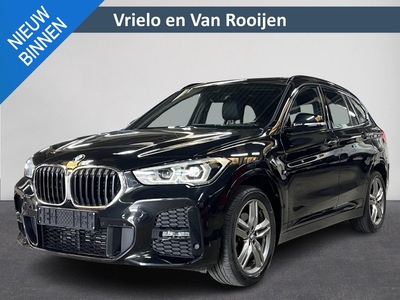 BMW X1 sDrive18i High Executive M Sport Pano | HUD | Navi | Stoelverw. | Memory Seat | Leer/Stof ( Vestiging - Nieuwegein )