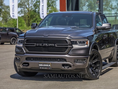 Dodge Ram 1500 SPORT | BLACK FEUL 22 WIELEN & XB9 & LUCHTVERING & PANORAMADAK | OPEN UITLAAT CUTOUT | Granite Crystal Pearl | DUBBELE CABINE | 5.7 V8 4X4 HEMI 401PK | CREWCAB | GRIJSKENTEKEN | 5 PERSOONS | EERSTE EIGENAAR |