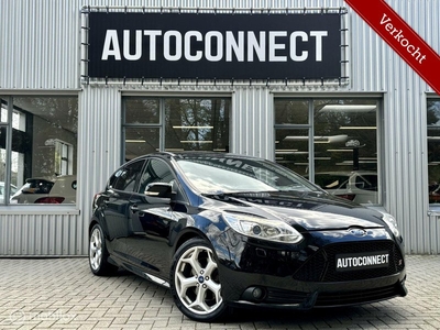 Ford Focus 2.0 EcoBoost ST-2 250 PK, CRUISE, PDC, HALF/LEDER