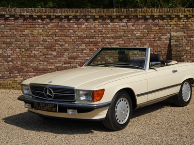 Mercedes-Benz 500-serie 560 SL Single owner since new with only 36000 Miles! European specs (headlights/bumpers), Livery in 