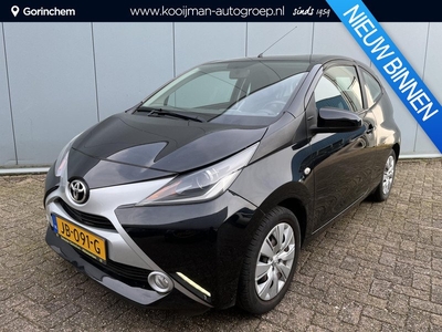 Toyota Aygo 1.0 VVT-i x-play | 1e Eigenaar | NIEUW Geleverd | DLR Onderhouden | Airco | Camera | Metallic Lak |