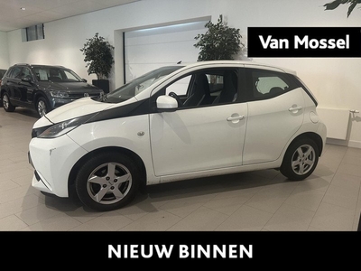 Toyota Aygo 1.0 VVT-i x-play | Airconditioning | Achteruitrij Camera | Budget |