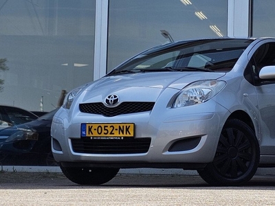 Toyota Yaris 1.0 VVTi Acces Airco 100% onderhouden Trekhaak Nieuwe APK Mooi!