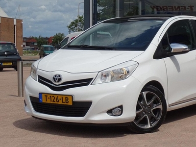 Toyota Yaris 1.3 VVT-i Aspiration | 5deurs | Panodak | Vol opties | 75.000km | Inruil mogelijk