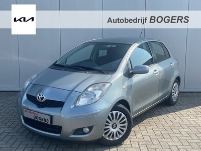 Toyota Yaris 1.3 VVTi Aspiration Automaat Climate Control, Radio CD, Trekhaak, El.ramen voor, El.spiegels,