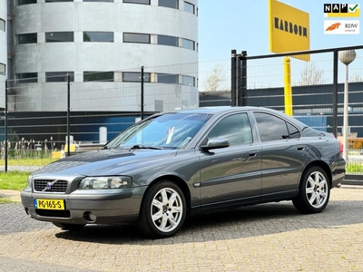 Volvo S60 2.4 Bi-Fuel Edition/YOUNGTIMER/LAGE KM/TOPONDERHOUDEN/ZEER NETTE STAAT