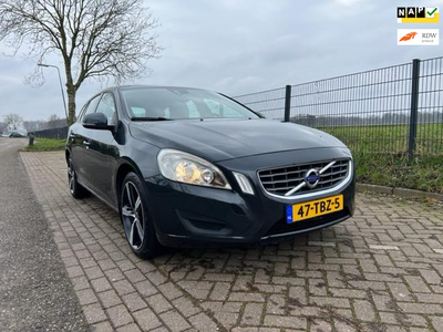 Volvo V60 1.6 T3 Kinetic, Navigatie, Climate control, Cruise control, Bluetooth, 18