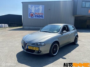 Alfa Romeo 147 1.9 JTD Distinctive Inruilkoopje!!!!