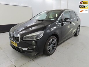 BMW 2-serie Active Tourer 218i Corporate-Sport High Executive+Xenon+Volleder+breed-Navigatie+Privacy-Glass+Trekhaak = SUPER !!