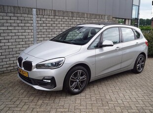 BMW 2-serie Active Tourer 220i High Executive Launch Edition Sport Line Autom Panodak Leder Head-Up Navi Camera Clima 2x PDC LMV .