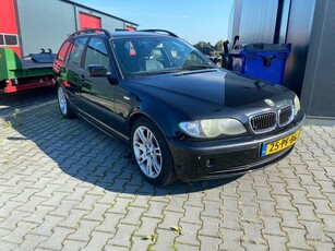 BMW 3-serie Touring 320i Lifestyle Edition €1499 Barst in voorruit -rijd goed - zo mee vaste prijs!