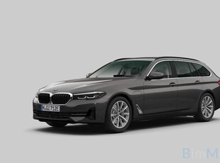 BMW 5-serie Touring 530e xDrive Executive | Assistant Professional | Trekhaak |