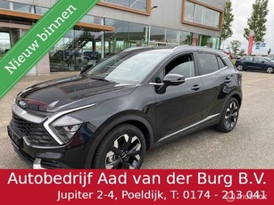 Kia Sportage 1.6 T-GDi Plug-in Hybrid AWD Dynamic Special Edition Automaat Plug-in Hybrid 65 km Volledig elektr. rijden hierna Hybride aandrijving , 19 inch Velgen , Priveglas, Stoel elektr. verstelbaar , Stoel & Stuur verwarming .