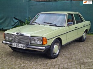 Mercedes-Benz 200-280 (W123) 300 D uit Z-SPANJE