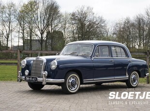 Mercedes-benz 220 s | Ponton sedan in prachtige staat | 6-cilinder | Becker radio |