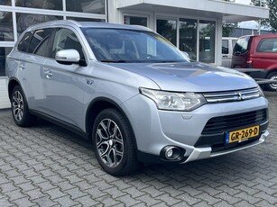 Mitsubishi Outlander 2.0 PHEV Executive Edition X-Line Keyless entry Bi-xenon koplampen Trekhaak Navigatiesysteem Lichtmetalen velgen 18