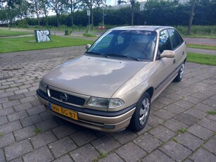 Opel Astra 1.4i Season