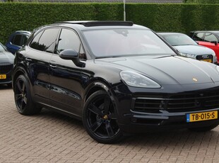 Porsche Cayenne 3.0 E-Hybrid / Trekhaak / Panoramadak / 360Camera / 21'' / Softclose / Sportchrono / Luchtvering / Stoelventilatie / Matrix LED / Keyless / Dodehoek / Stuurverwarming / Bose / DAB