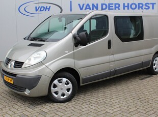 Renault Trafic 2.0 dCi T29 L2H1 DC Générique. Afkomstig van de 1e eig, nette, goed onderhouden Renault Trafic met dubb. cabine èn 2.000kg trekgewicht ! Volautm. airco, navigatie, cruise cntrl, metallic lak, trekhaak, laadruimte betimm