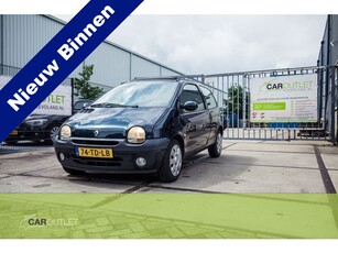 Renault Twingo 1.2-16V Paris Frisse Twingo met Airco en leuke opties,van 2e eigenaar aankocht. Groot opendakraam, kleine ruimtewagen met weinig kilometers. NW APK mogelijk.