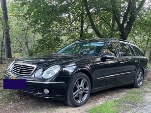 Te koop Mercedes-Benz E Klasse. Kleur zwart Metallic Stationwagen