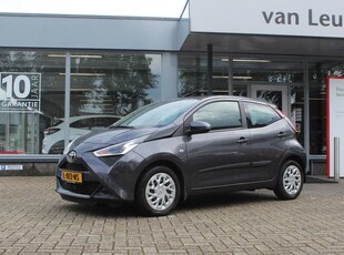 Toyota Aygo 1.0 VVT-I X-PLAY AUTOMAAT APPLE/ANDROID AIRCO CAMERA BLUETOOTH EL-SPIEGELS 1E -EIGENAAR DAB RADIO AFS CENTRAAL