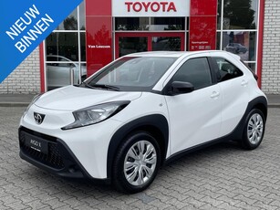 Toyota Aygo X MT PLAY NIEUW & DIRECT LEVERBAAR!!! APPLE/ANDROID AIRCO CAMERA AD-CRUISE ELEK-RAMEN NL-AUTO