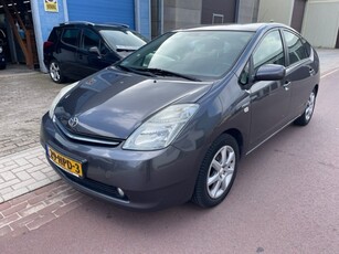 Toyota Prius 1.5 VVT-i Tech bj. 2009 met 276.059km NAP APK 3-2025 Navigatie Uitstekende auto met alle boekjes en de NAP. Keyless systeem,