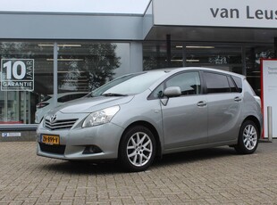 Toyota Verso 1.8 VVT-I BUSINESS TITANIUM CRUISE NAVI CLIMA CAMERA AFN-TREKHAAK PARK-SENSOREN ACHTER EN VOOR 17''LM-VELGEN PRIVACY GLASS